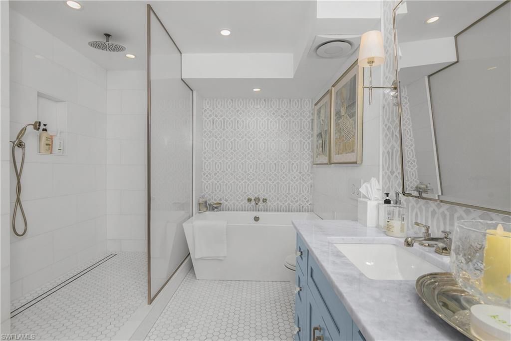 3483 Gulf Shore Blvd N, Unit 502, Naples, FL 34103 Photo