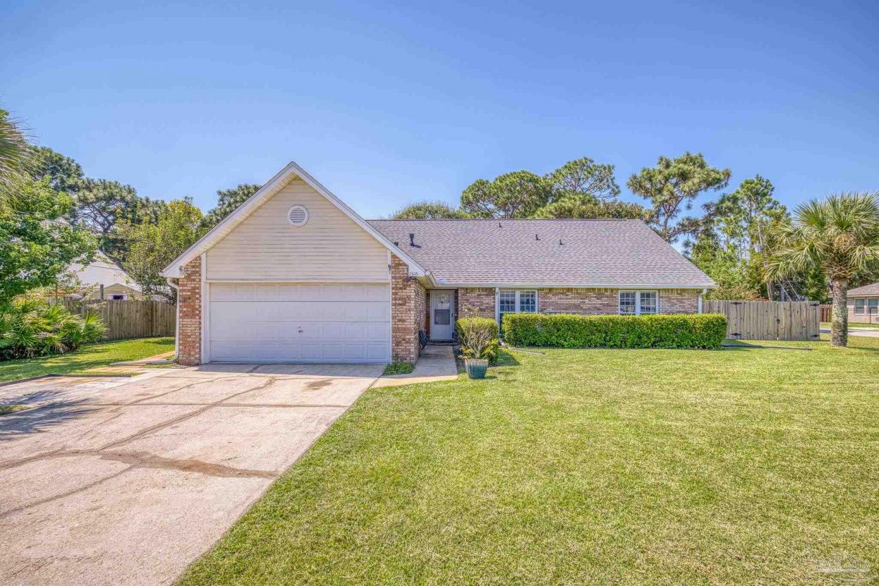 2345 Prytania Cir, Navarre, FL 32566 Main Photo