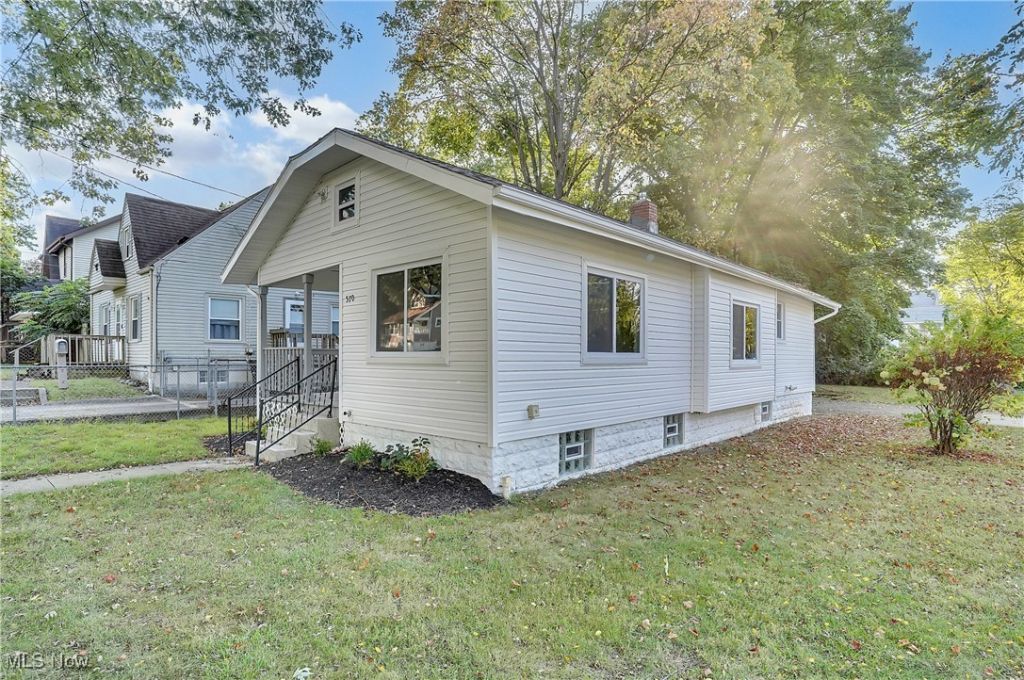 570 Mohawk Avenue, Akron, OH 44305 Main Photo