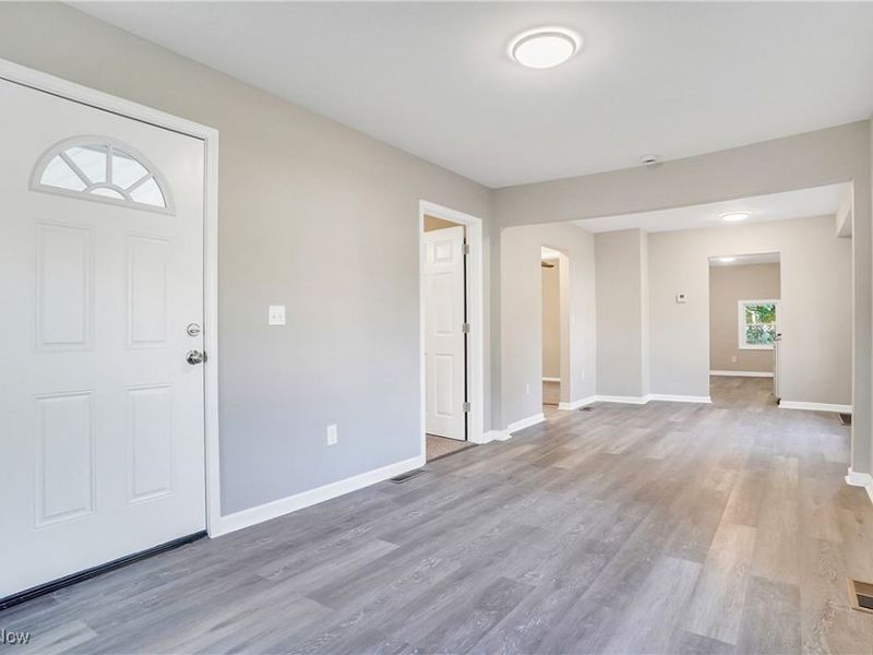 570 Mohawk Avenue, Akron, OH 44305 Photo 3