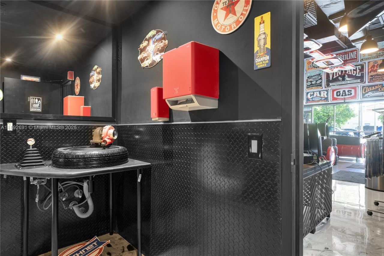 Established Service & Repair Car Shop, Sweetwater, FL 33280 Photo