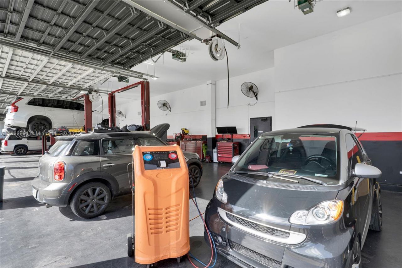 Established Service & Repair Car Shop, Sweetwater, FL 33280 Photo