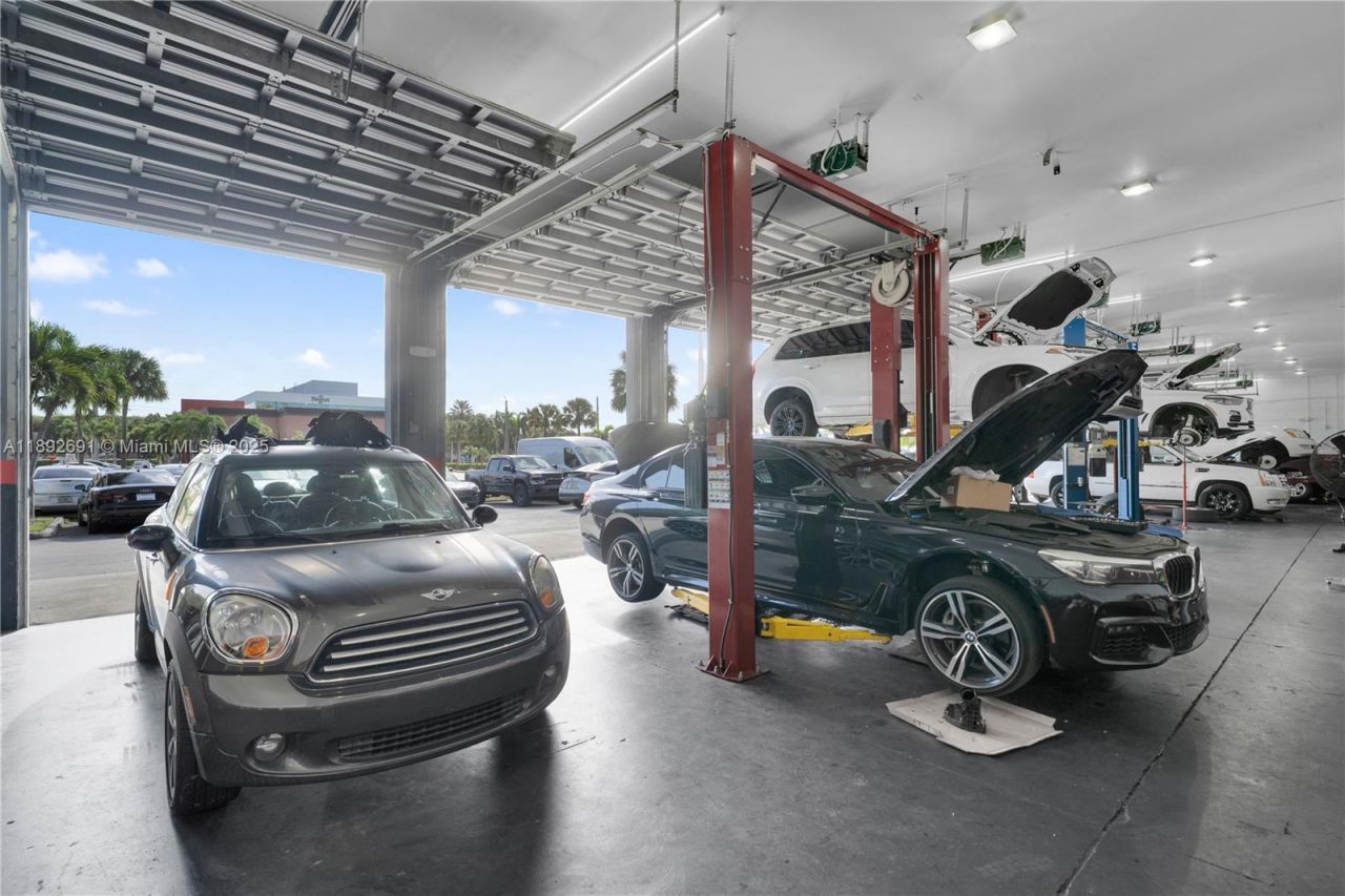 Established Service & Repair Car Shop, Sweetwater, FL 33280 Photo