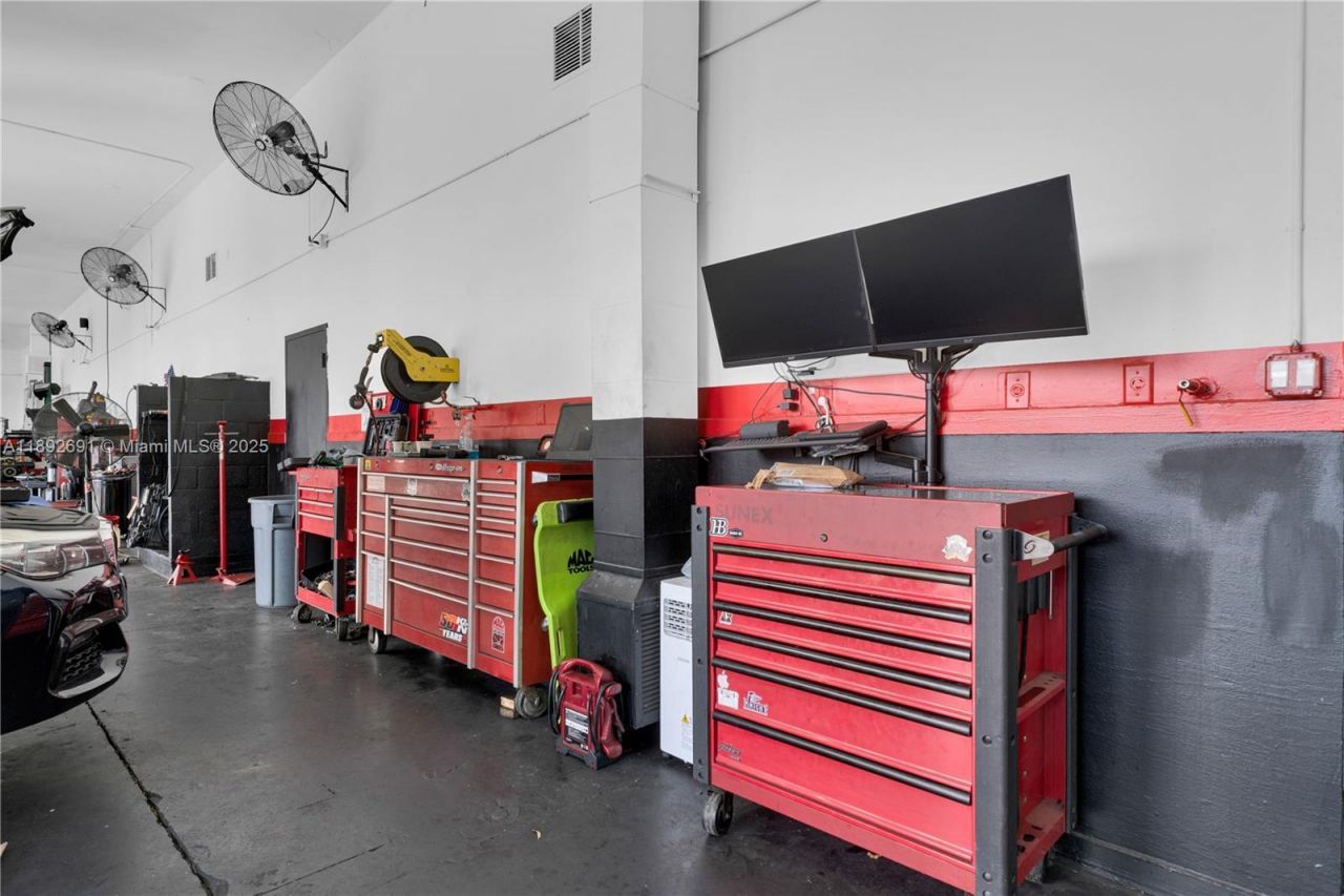 Established Service & Repair Car Shop, Sweetwater, FL 33280 Photo