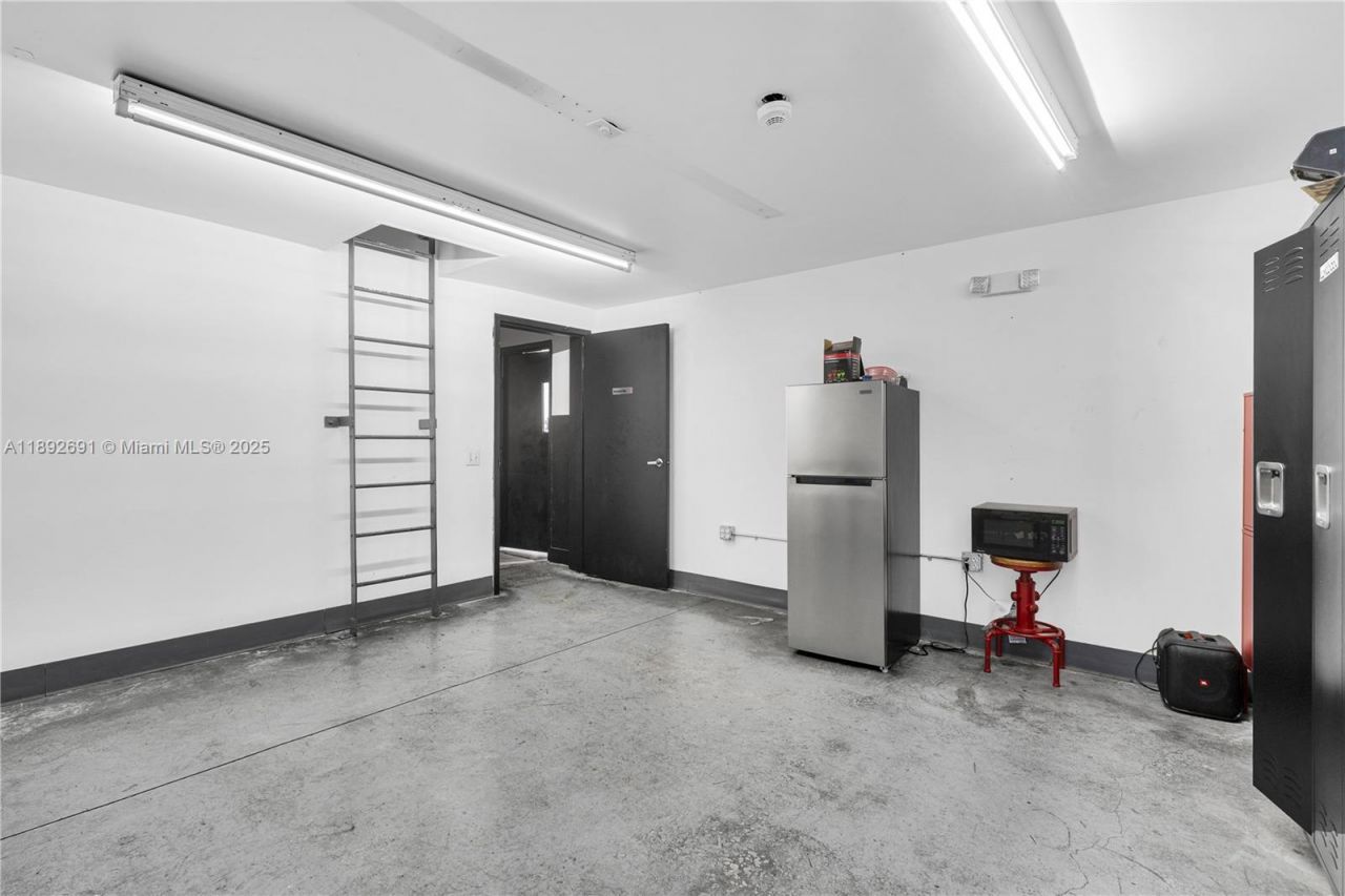 Established Service & Repair Car Shop, Sweetwater, FL 33280 Photo