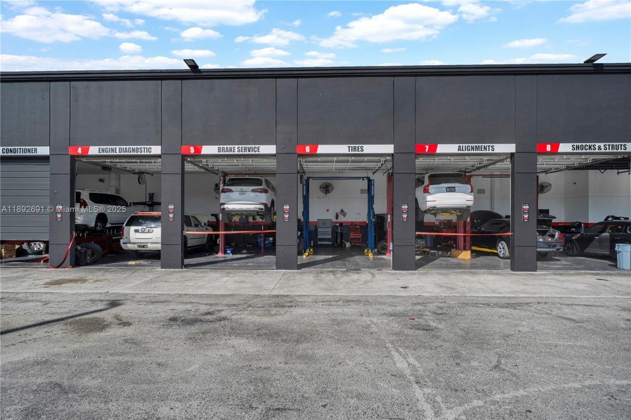 Established Service & Repair Car Shop, Sweetwater, FL 33280 Photo