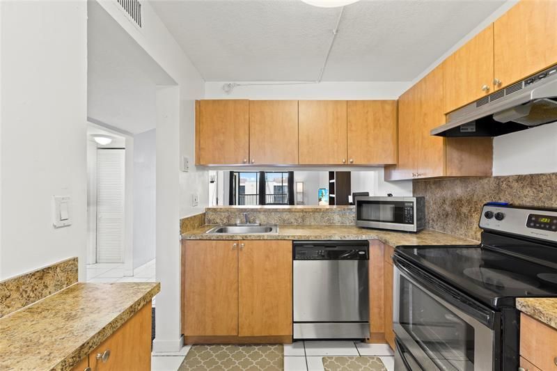 3199 Foxcroft Road, Unit 304, Miramar, FL 33025 Photo