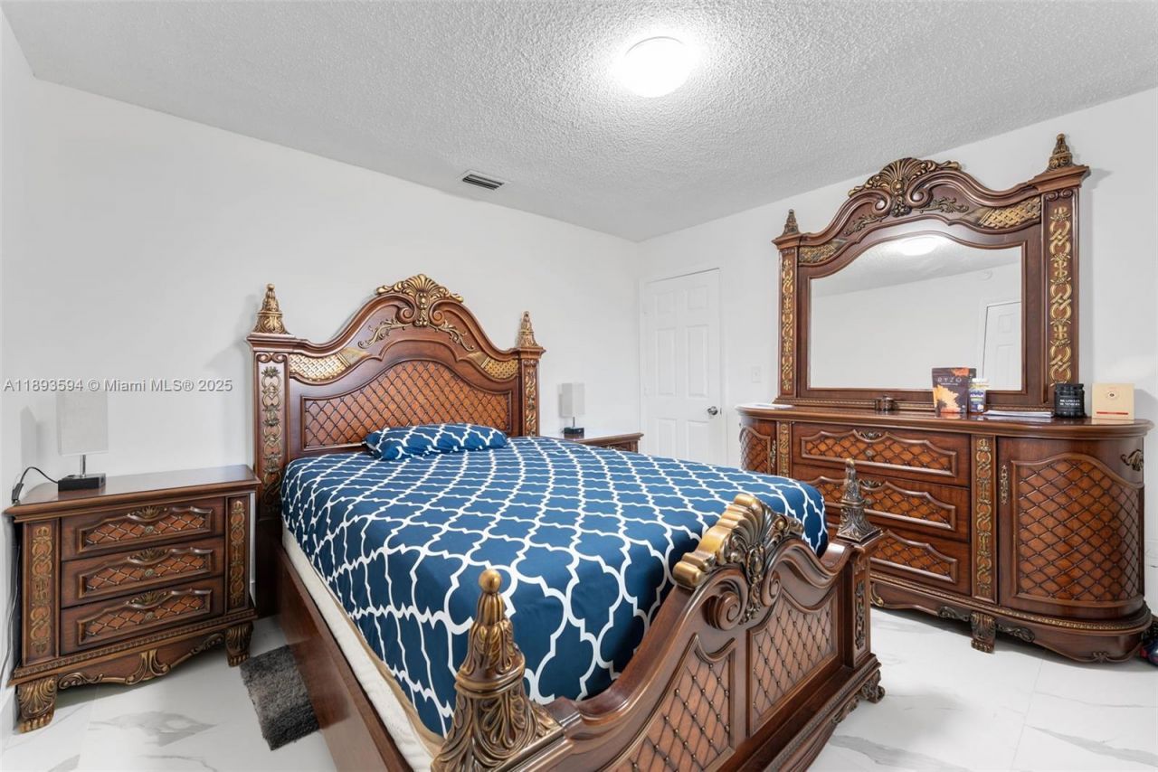 8820 SW 27th St, Miami, FL 33165 Photo