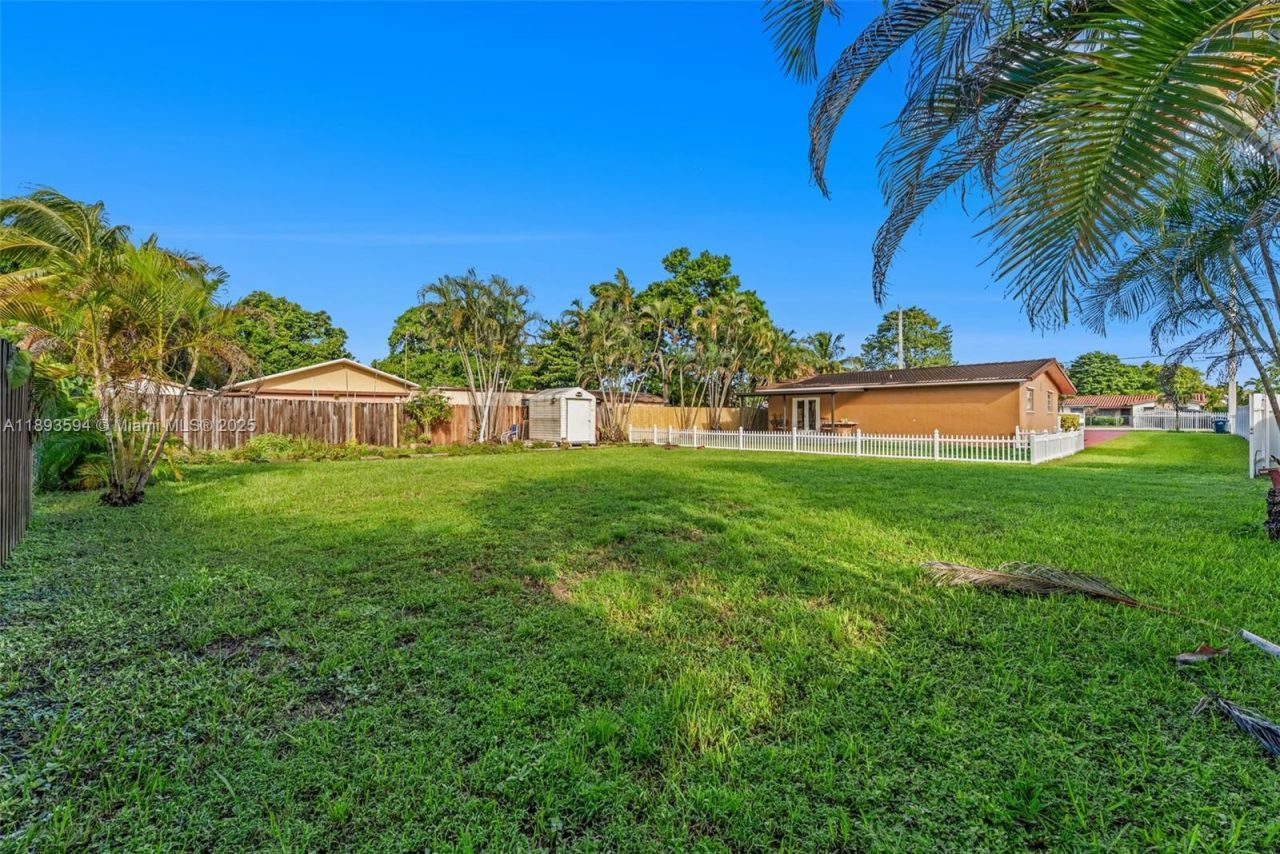 8820 SW 27th St, Miami, FL 33165 Photo
