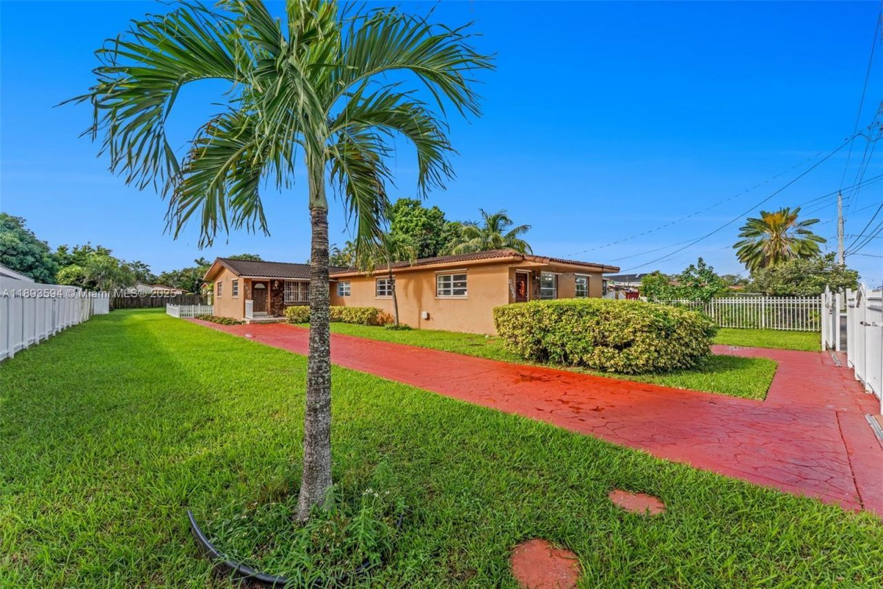 8820 SW 27th St, Miami, FL 33165 Photo