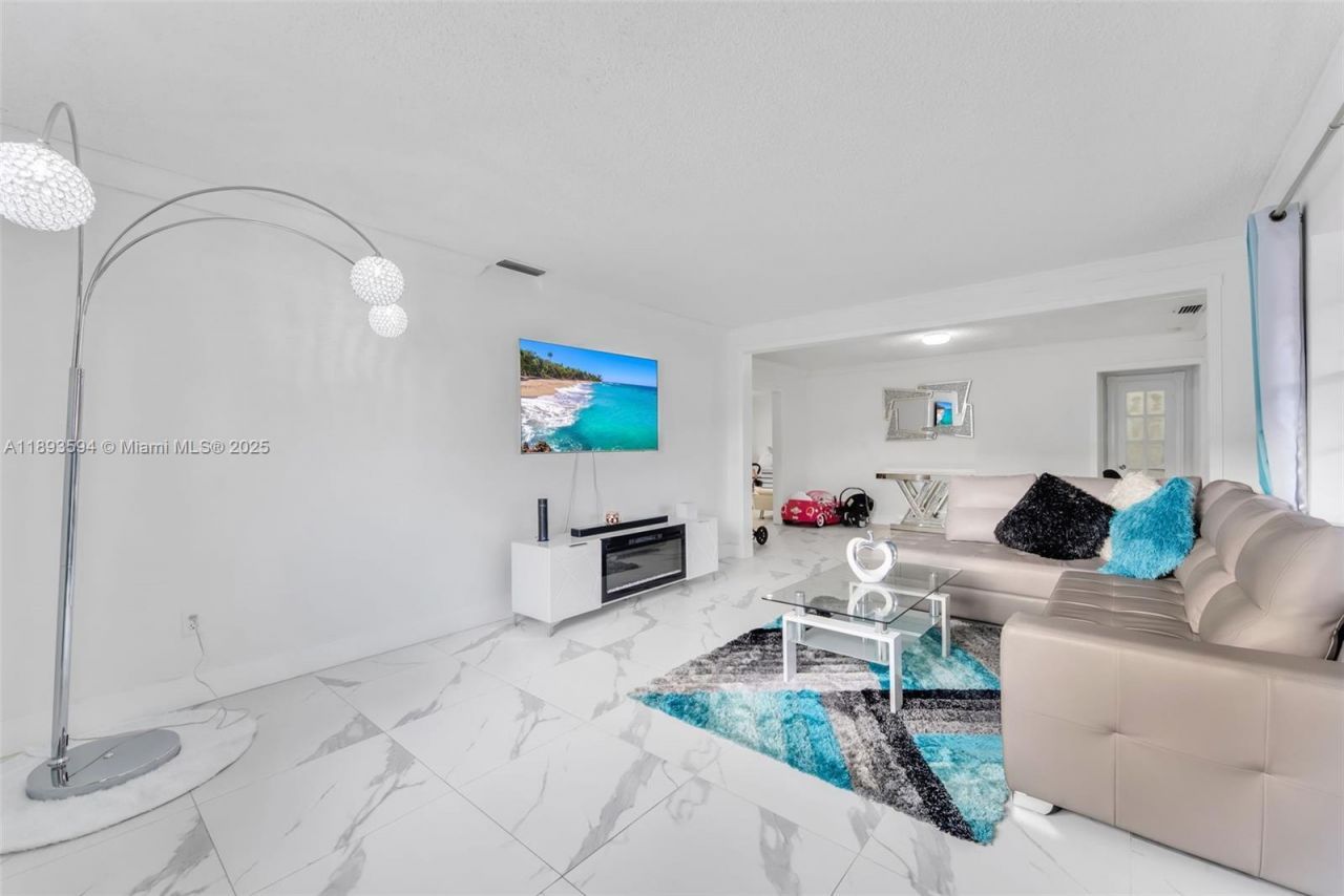 8820 SW 27th St, Miami, FL 33165 Photo