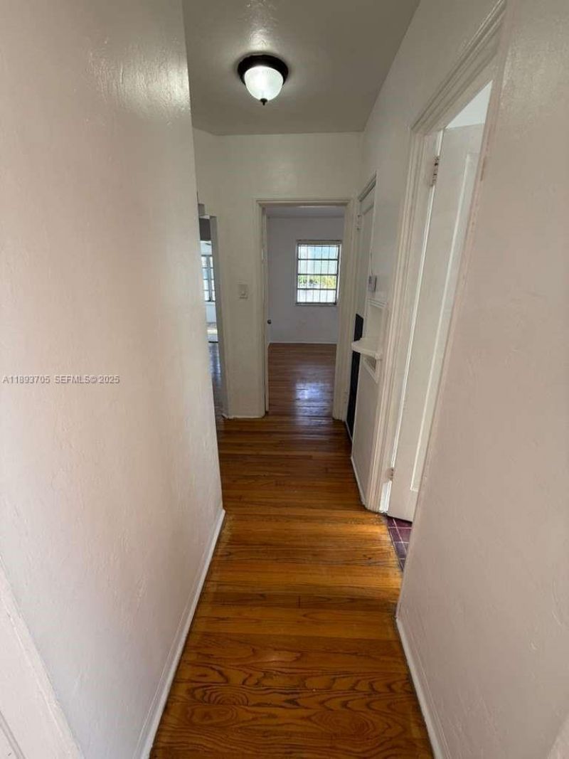 300 NW 13th Ave, Miami, FL 33125 Photo