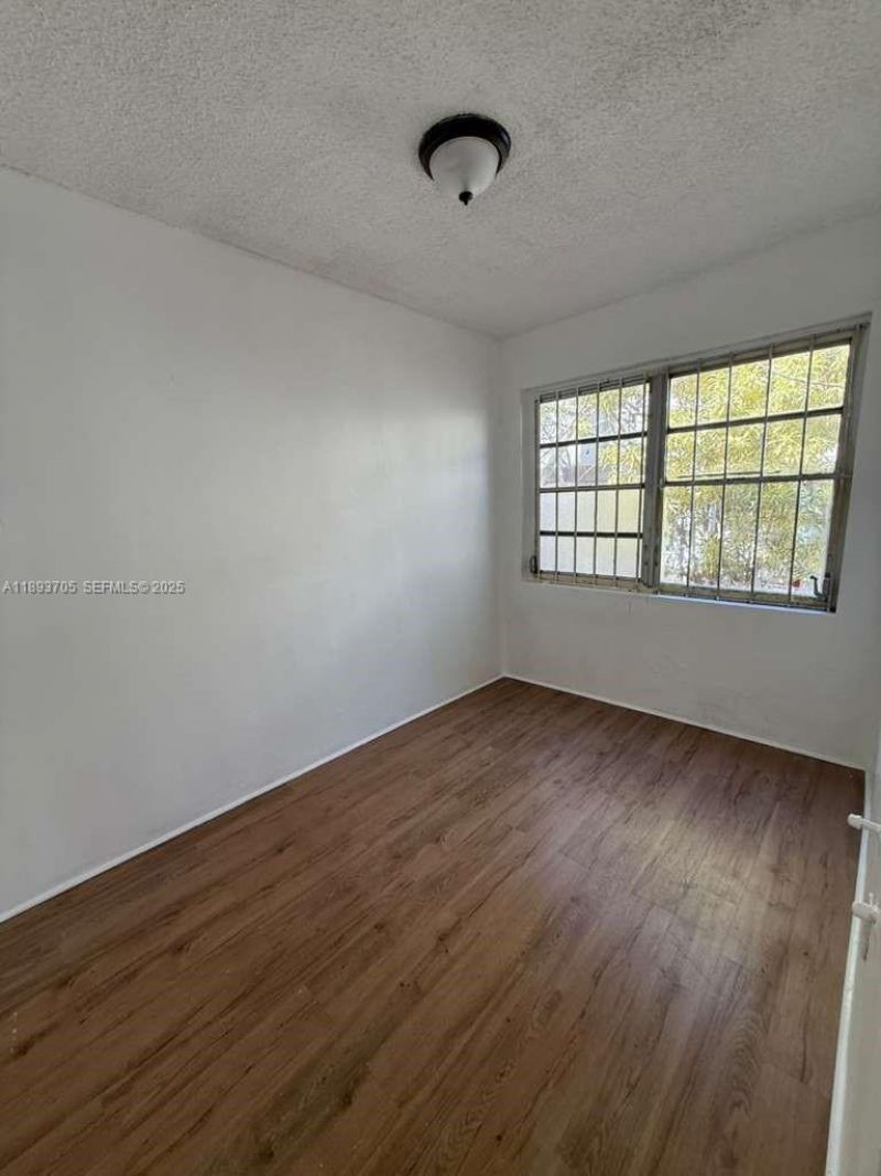 300 NW 13th Ave, Miami, FL 33125 Photo