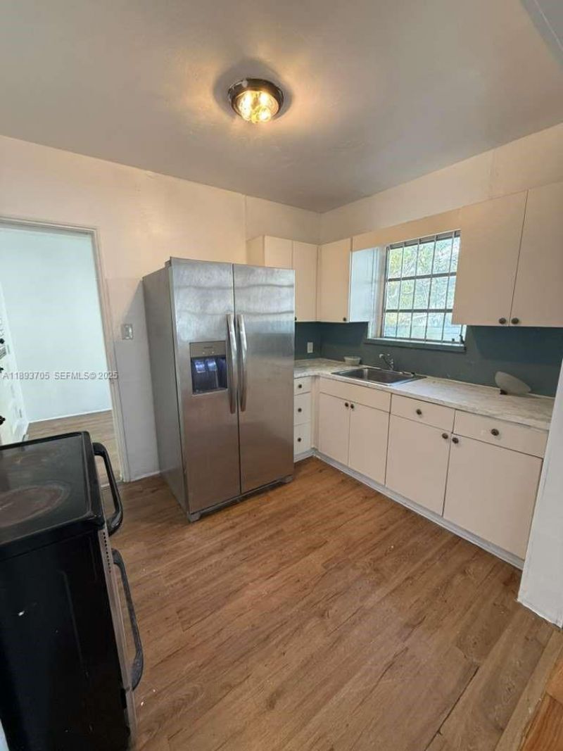 300 NW 13th Ave, Miami, FL 33125 Photo