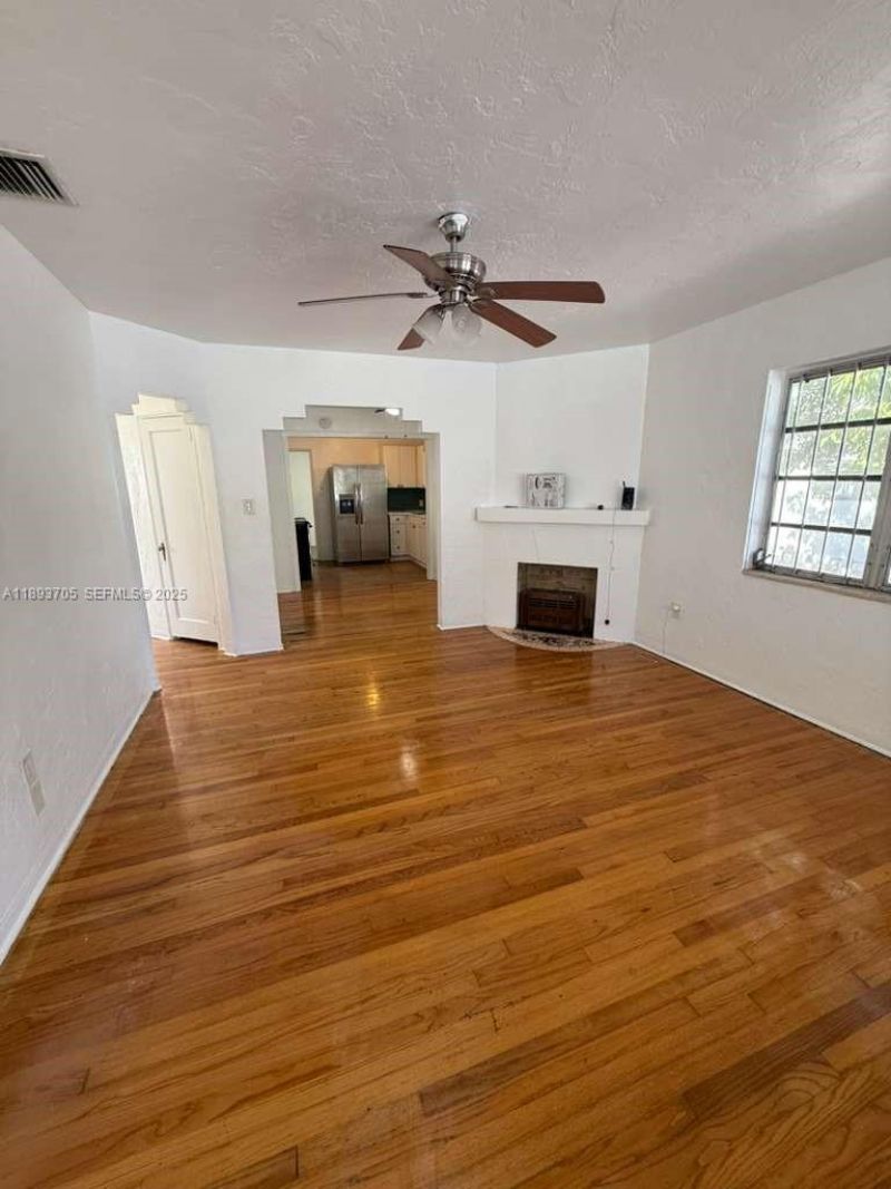 300 NW 13th Ave, Miami, FL 33125 Photo