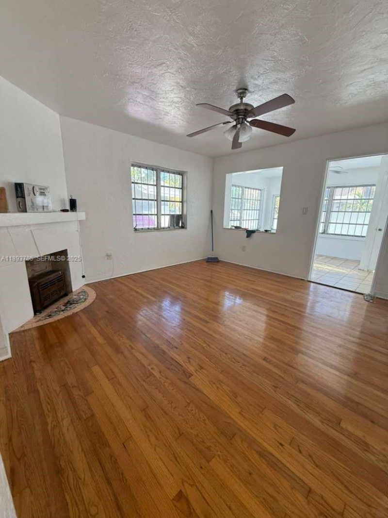 300 NW 13th Ave, Miami, FL 33125 Photo