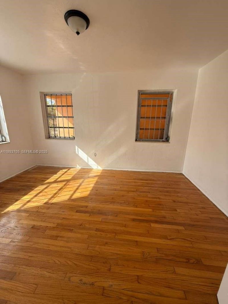 300 NW 13th Ave, Miami, FL 33125 Photo