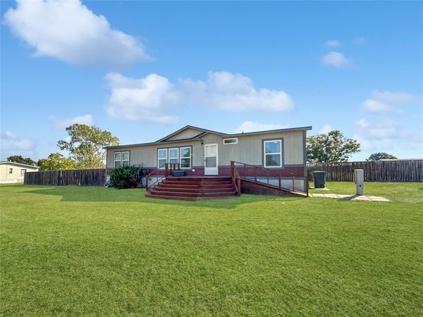 128 Willow Ridge Circle, Southmayd, TX 75092