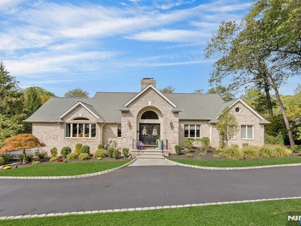 11 Timberlane Road, Upper Saddle River, NJ 07458