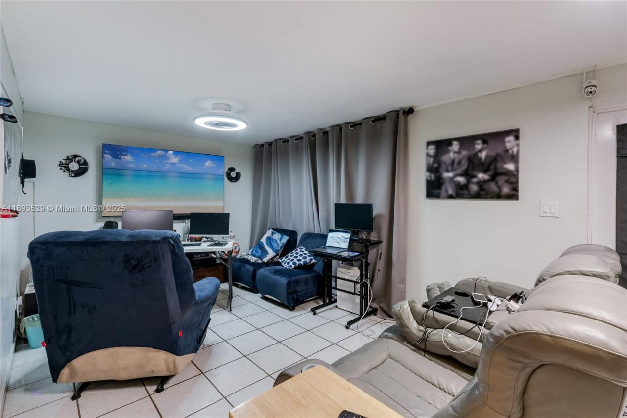 940 E 21st St, Hialeah, FL 33013 Photo