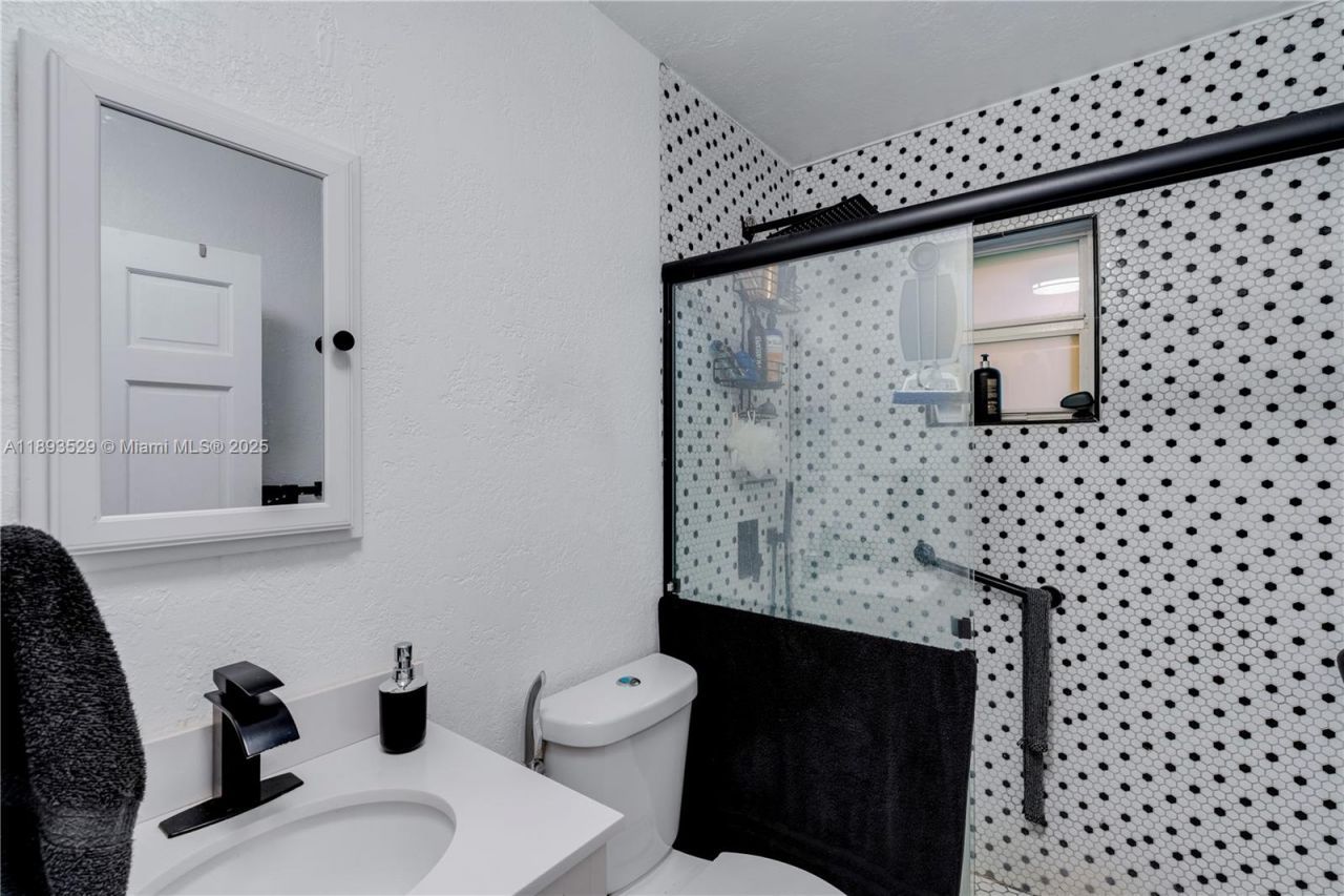 940 E 21st St, Hialeah, FL 33013 Photo