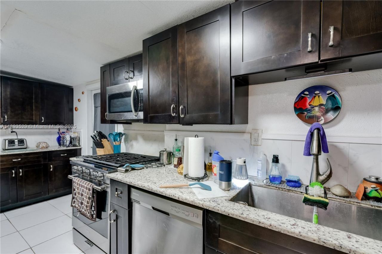 940 E 21st St, Hialeah, FL 33013 Photo