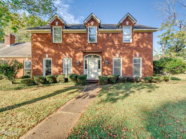 11 S Crownpointe Drive, Jackson, MS 39211