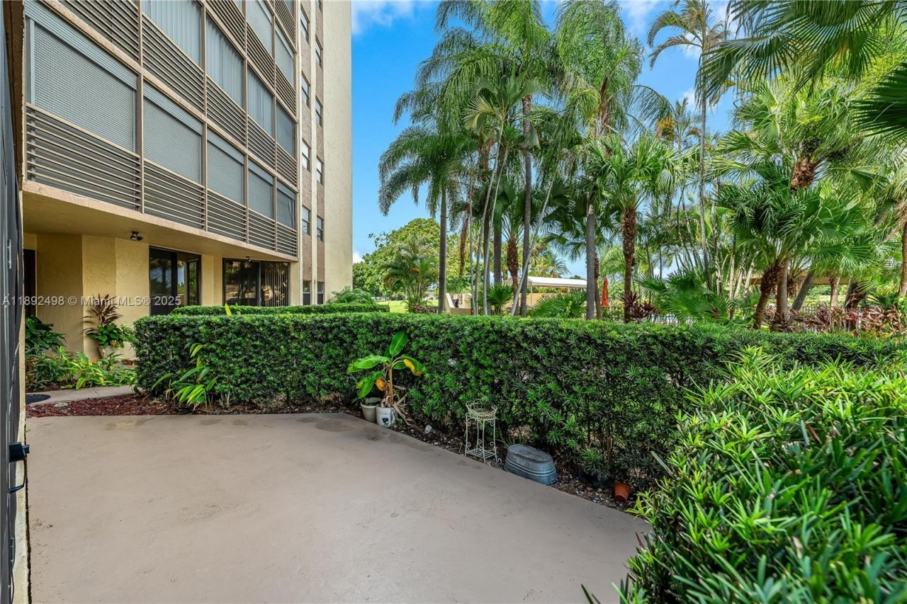 7300 Radice Ct, Unit 109, Lauderhill, FL 33319 Photo