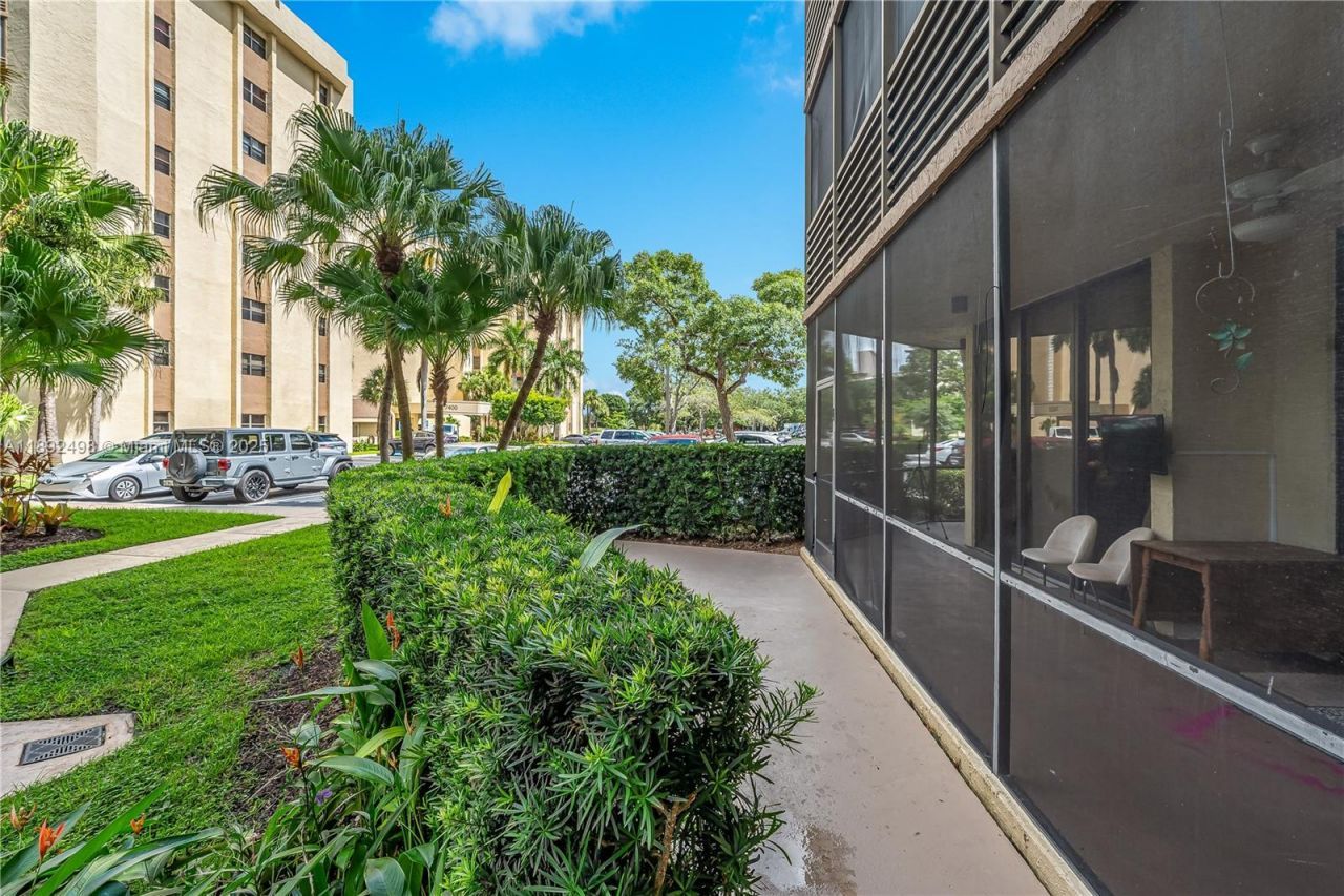 7300 Radice Ct, Unit 109, Lauderhill, FL 33319 Photo