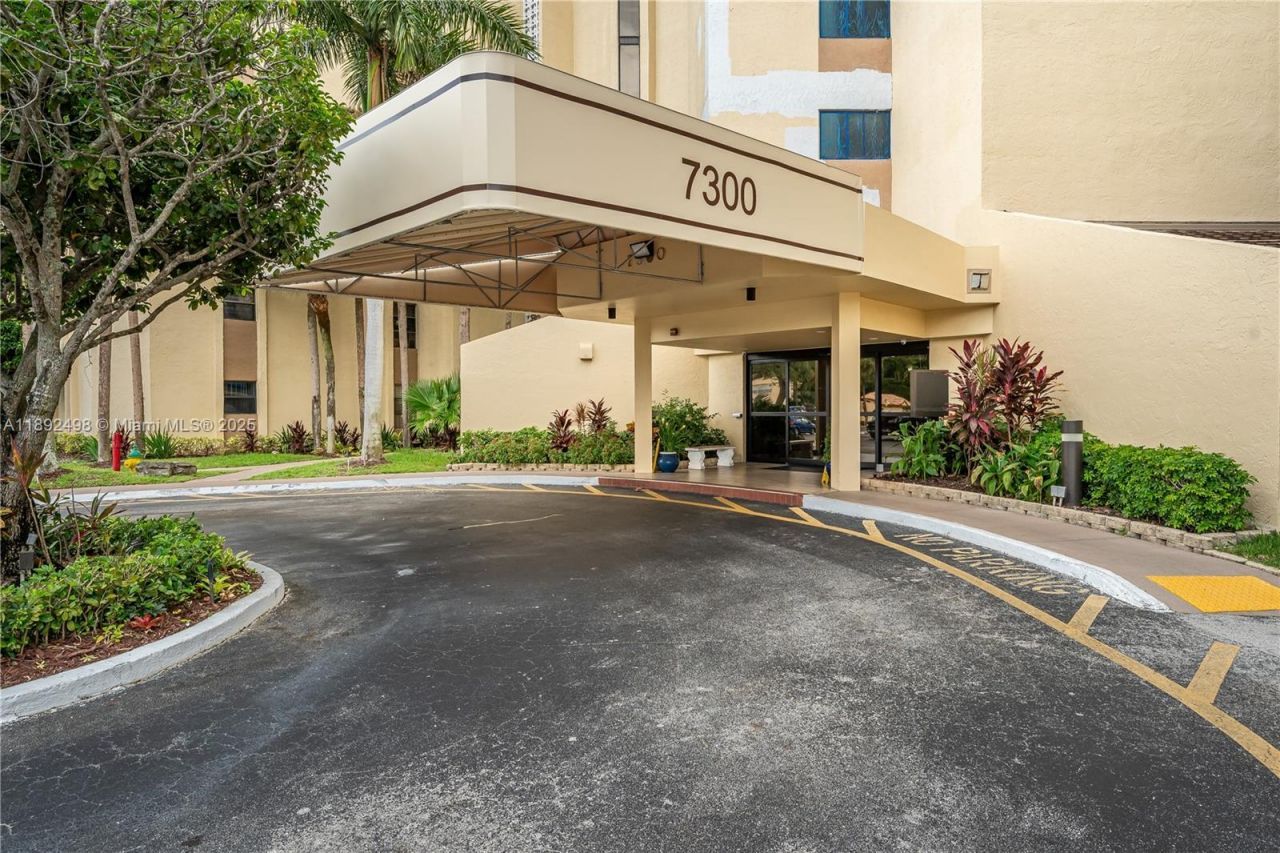 7300 Radice Ct, Unit 109, Lauderhill, FL 33319 Photo