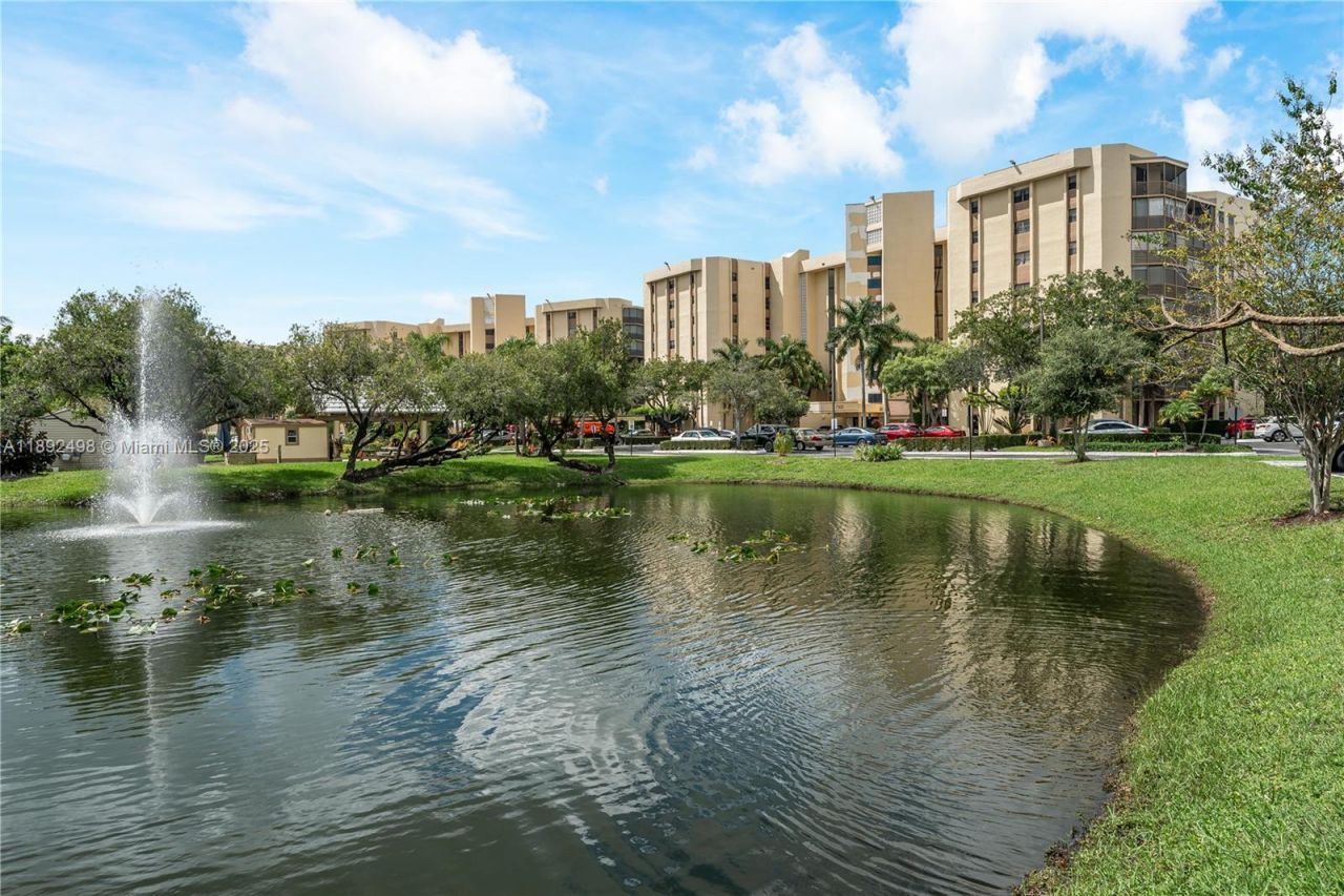 7300 Radice Ct, Unit 109, Lauderhill, FL 33319 Photo