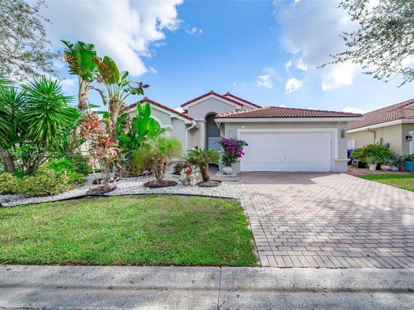 5032 SW 34th Ter, Hollywood, FL 33312