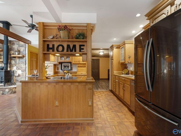 913 Woodall Lane NW, Huntsville, AL 35816