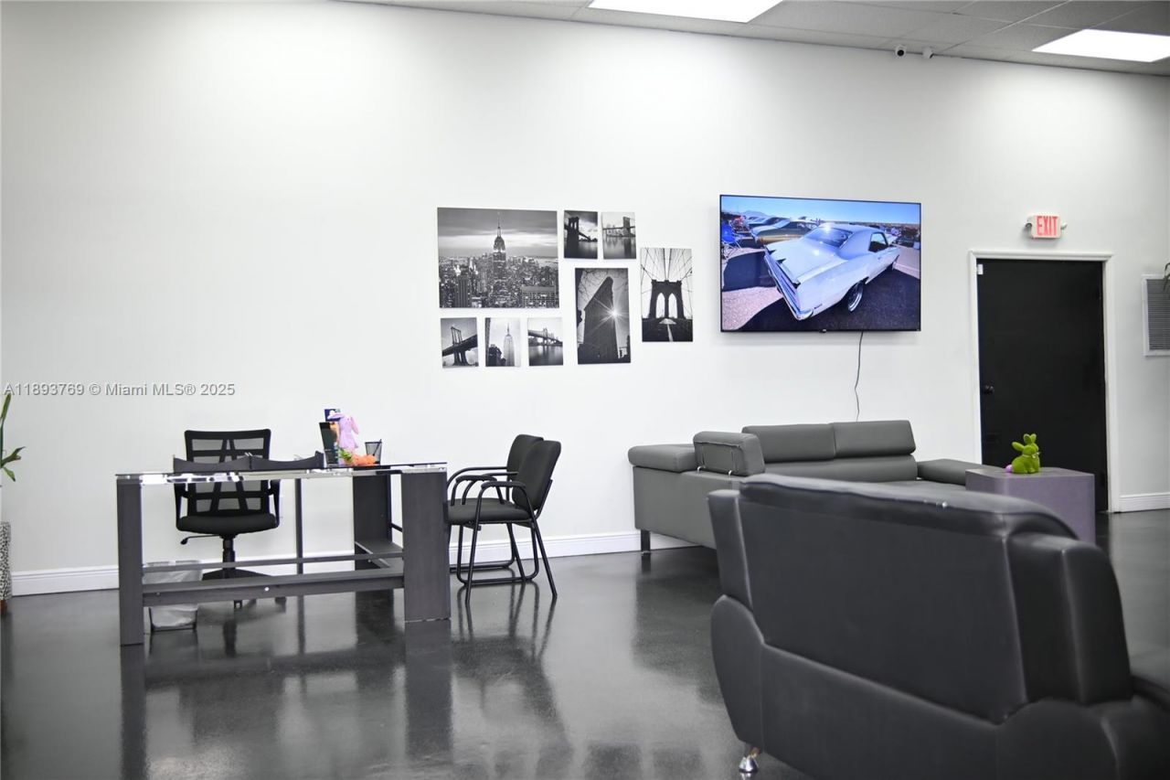 4200 NW 72nd Ave, Miami, FL 33166 Photo