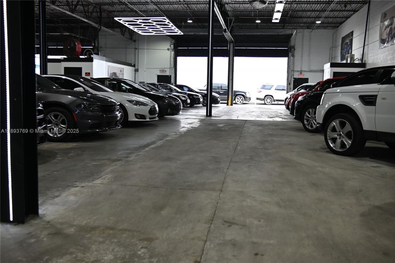 4200 NW 72nd Ave, Miami, FL 33166 Photo