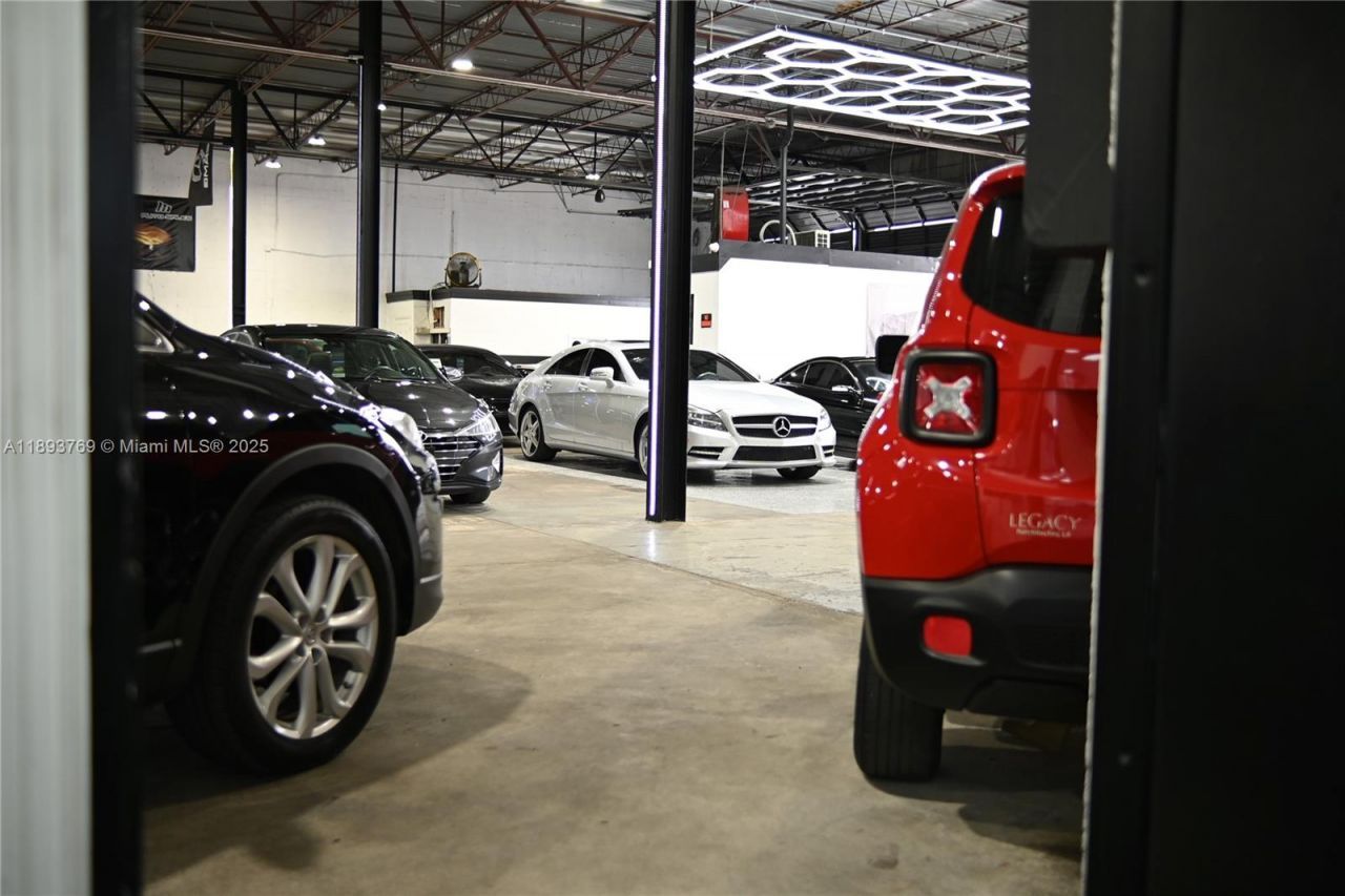 4200 NW 72nd Ave, Miami, FL 33166 Photo