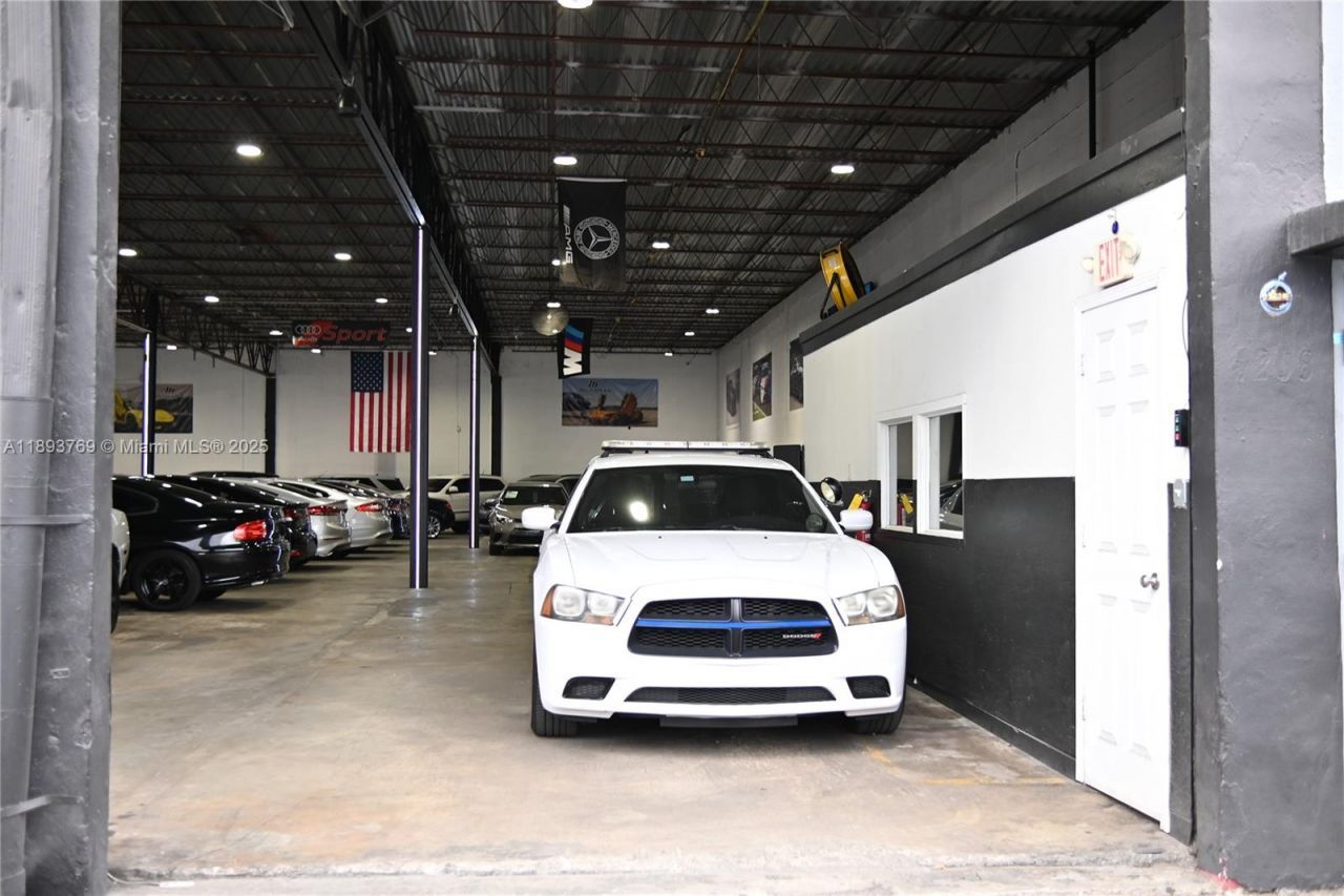 4200 NW 72nd Ave, Miami, FL 33166 Photo