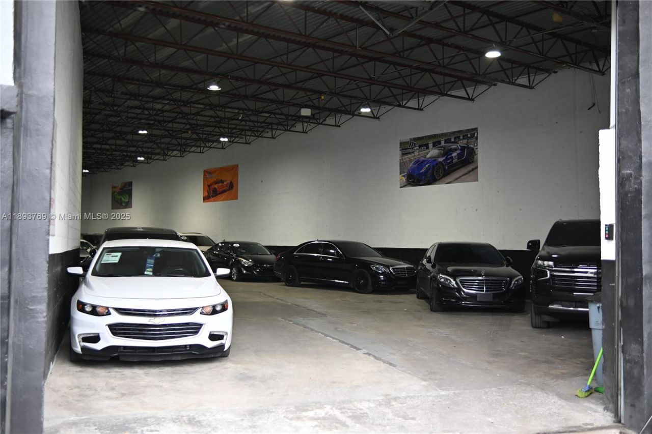 4200 NW 72nd Ave, Miami, FL 33166 Photo