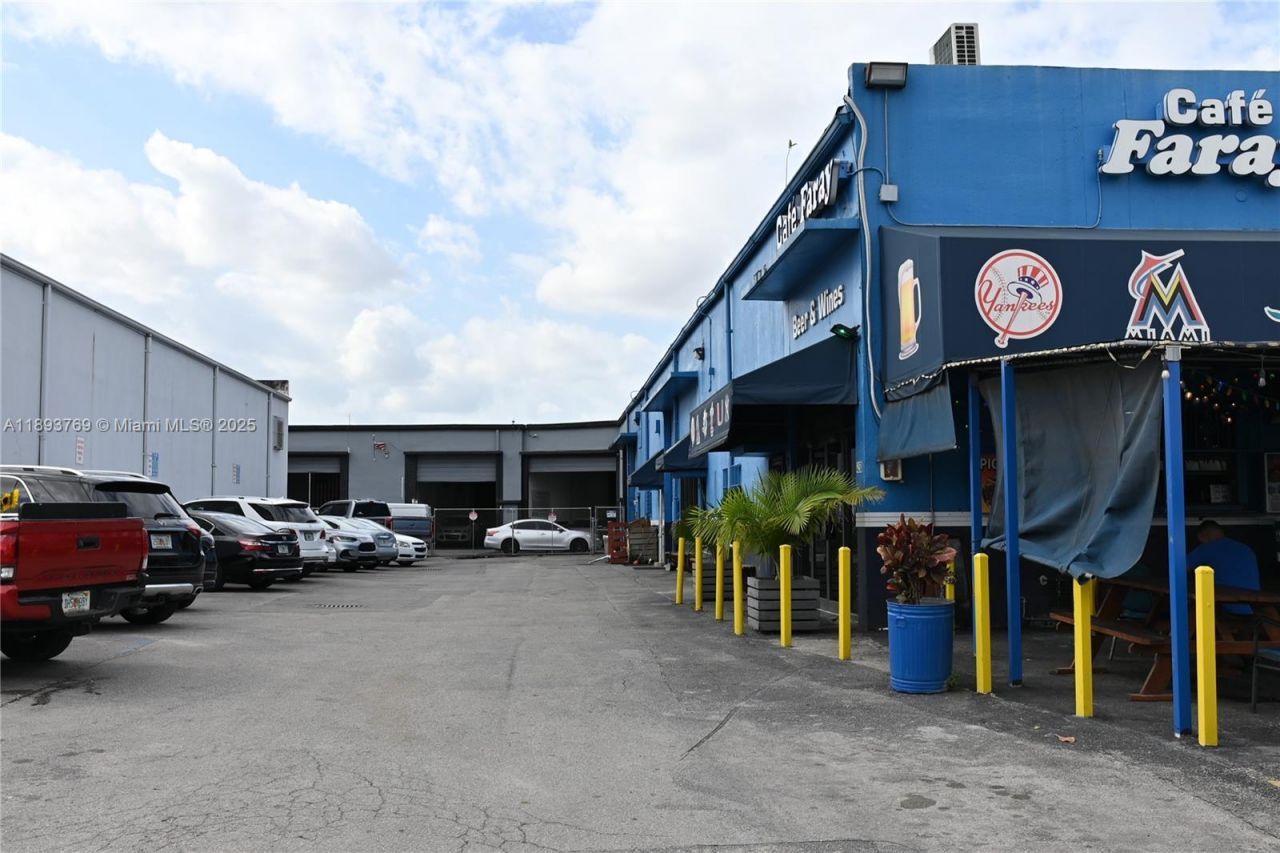 4200 NW 72nd Ave, Miami, FL 33166 Photo