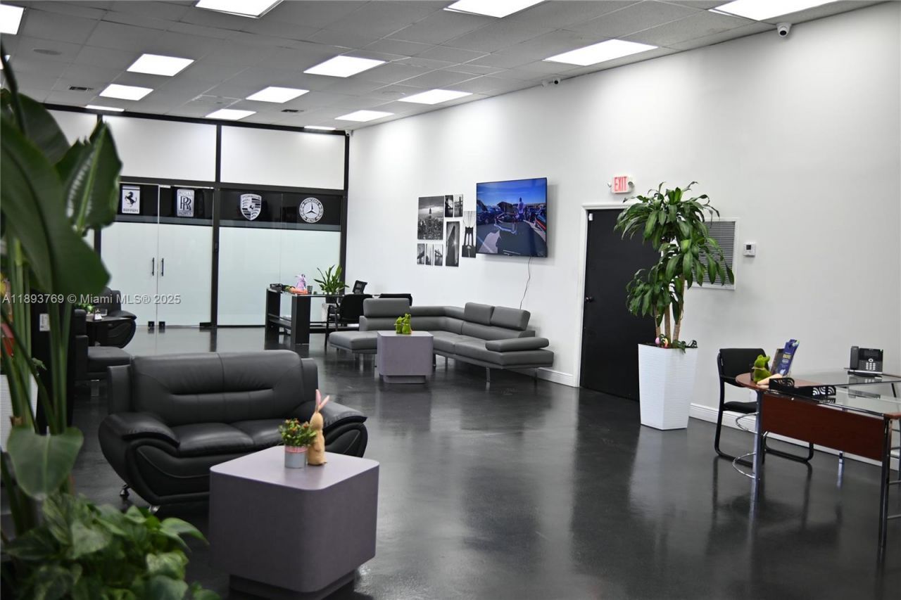 4200 NW 72nd Ave, Miami, FL 33166 Photo