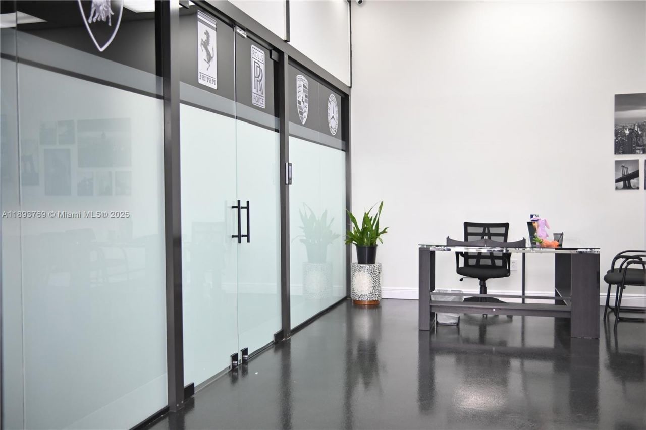 4200 NW 72nd Ave, Miami, FL 33166 Photo