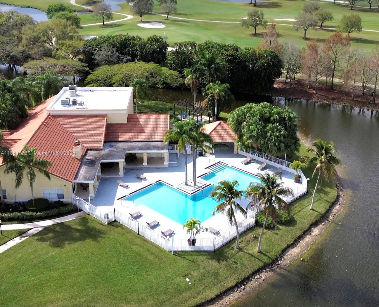 13090 Vista Isles Dr, Unit 124, Sunrise, FL 33325 Photo