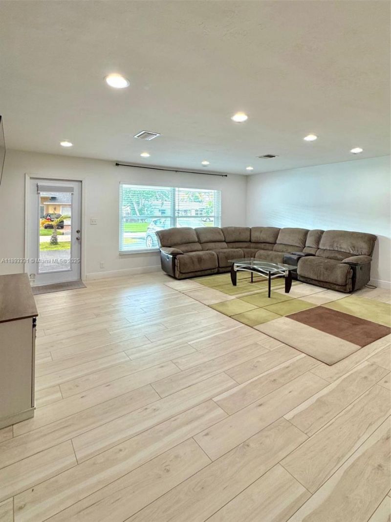 120 NE 9th Ave, Unit 120A, Deerfield Beach, FL 33441 Photo