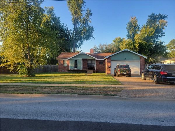 1005 NE 2nd Street, Bentonville, AR 72712