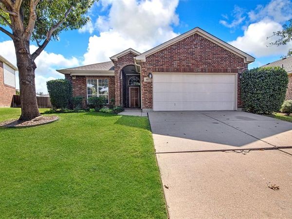 905 Hunter Lane, Burleson, TX 76028
