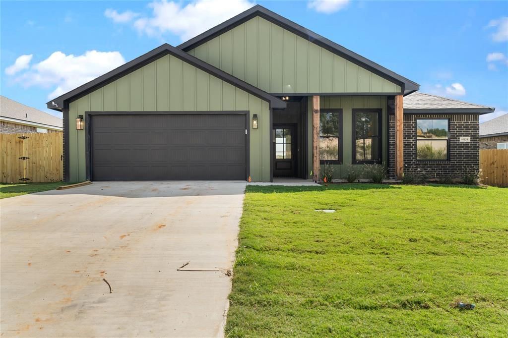 16525 Crossing Circle, Lindale, TX 75771 Main Photo