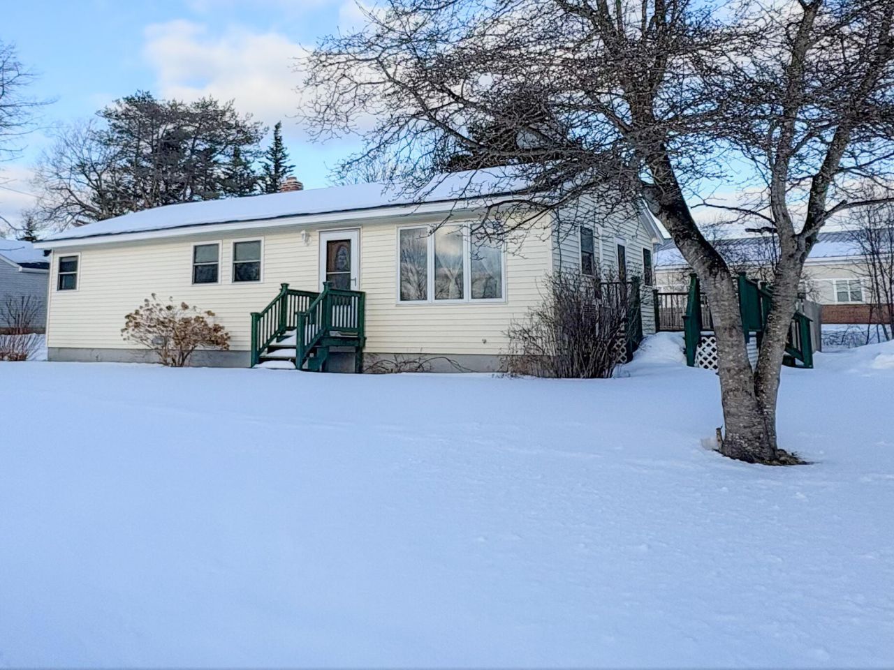 21 Knox Brothers Avenue, Searsport, ME 04974 Main Photo