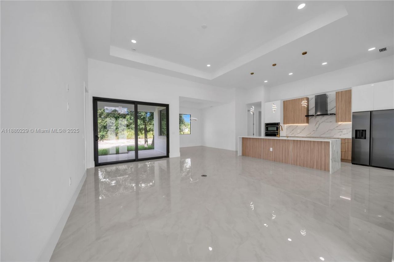 1913 Irving Ave, Lehigh Acres, FL 33972 Photo