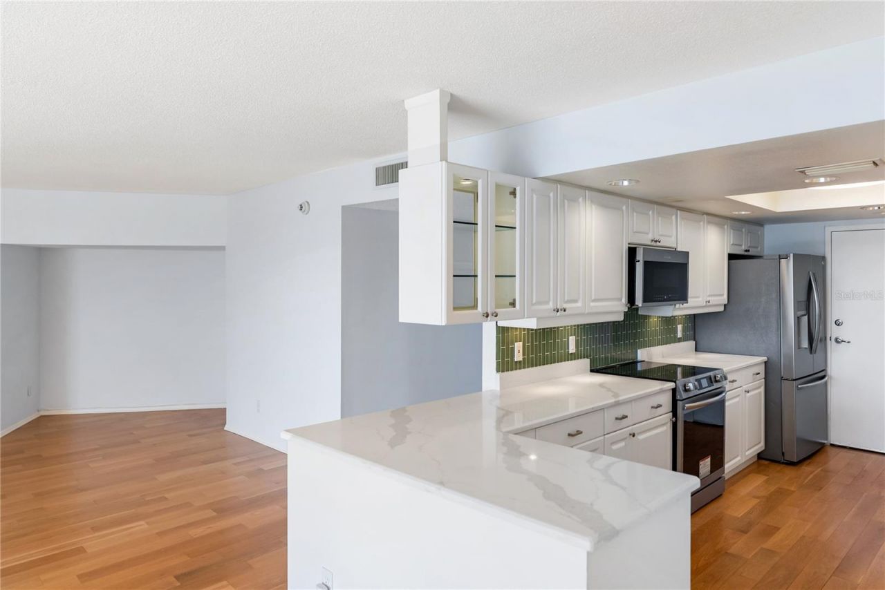 435 S Gulfstream Avenue, Unit 403, Sarasota, FL 34236 Photo