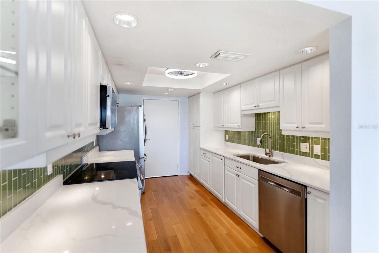 435 S Gulfstream Avenue, Unit 403, Sarasota, FL 34236 Photo